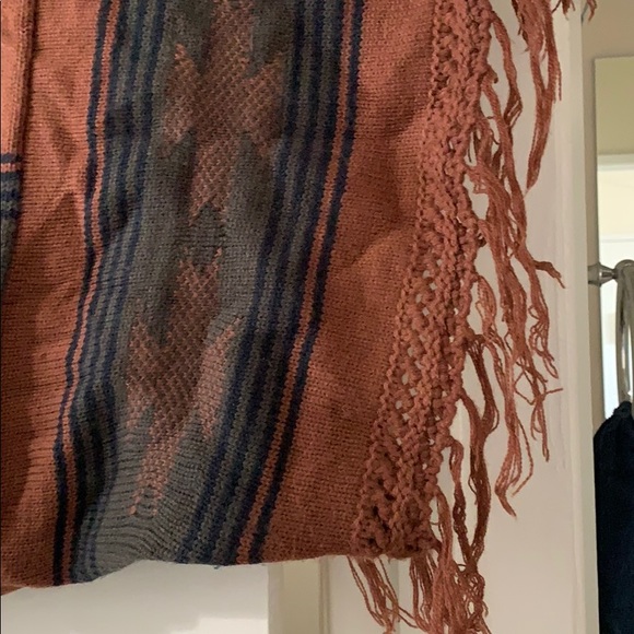 Poncho - Picture 3 of 5